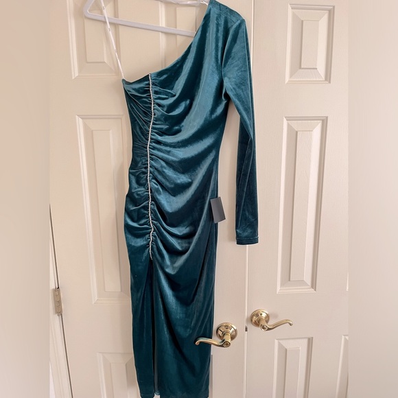 Lulus velvet dress, NWT - Picture 2 of 4